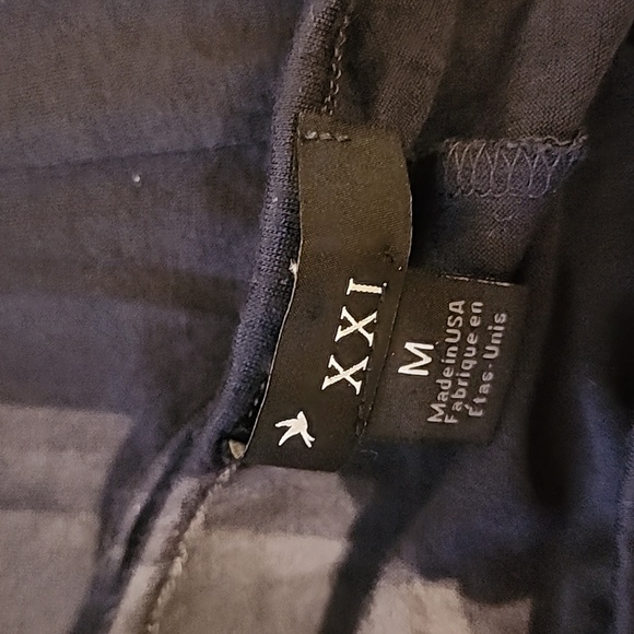 (M) XXI Forever 21 Sparkly Sequin Print Ruched Top Date Night Flattering Soft - Picture 3 of 10